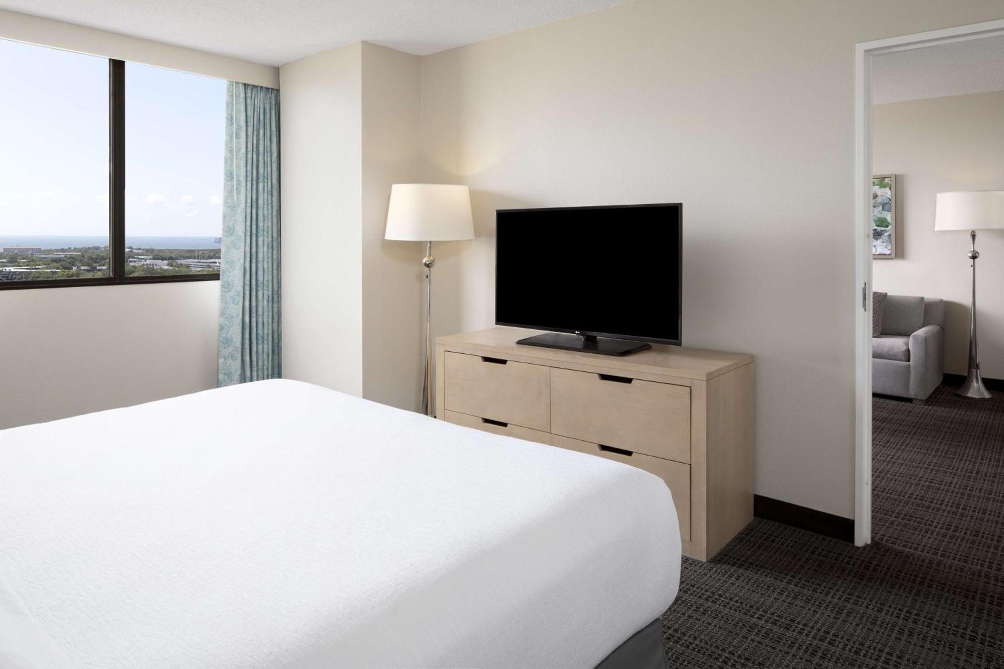 เอมบาสซีสวีท แทมปา แอร์พอร์ต เวสท์ชอร์ โฮเต็ล Hotel ภายนอก รูปภาพ