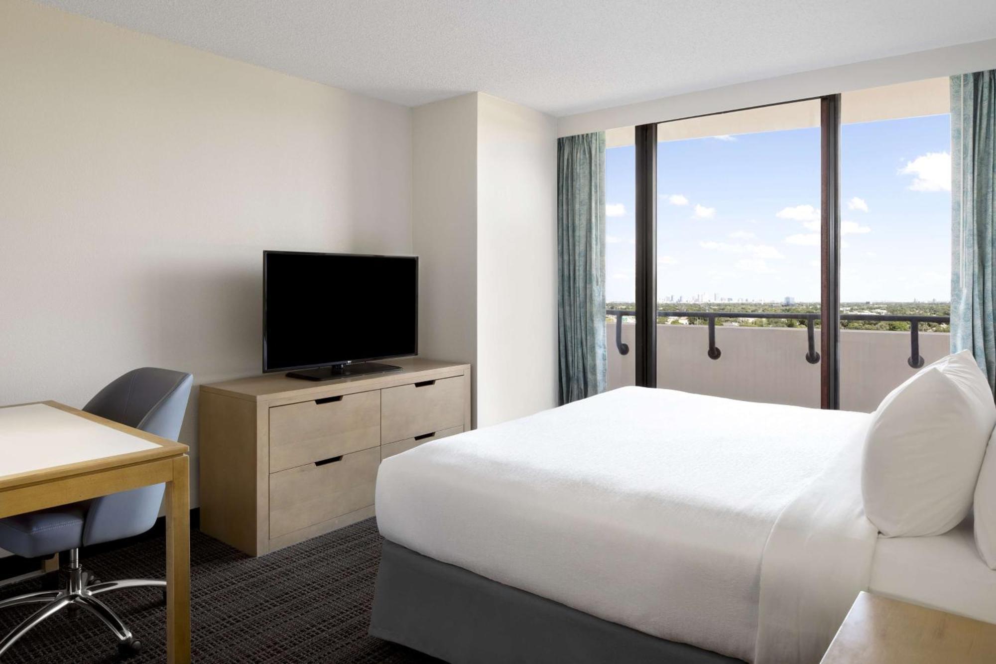 เอมบาสซีสวีท แทมปา แอร์พอร์ต เวสท์ชอร์ โฮเต็ล Hotel ภายนอก รูปภาพ